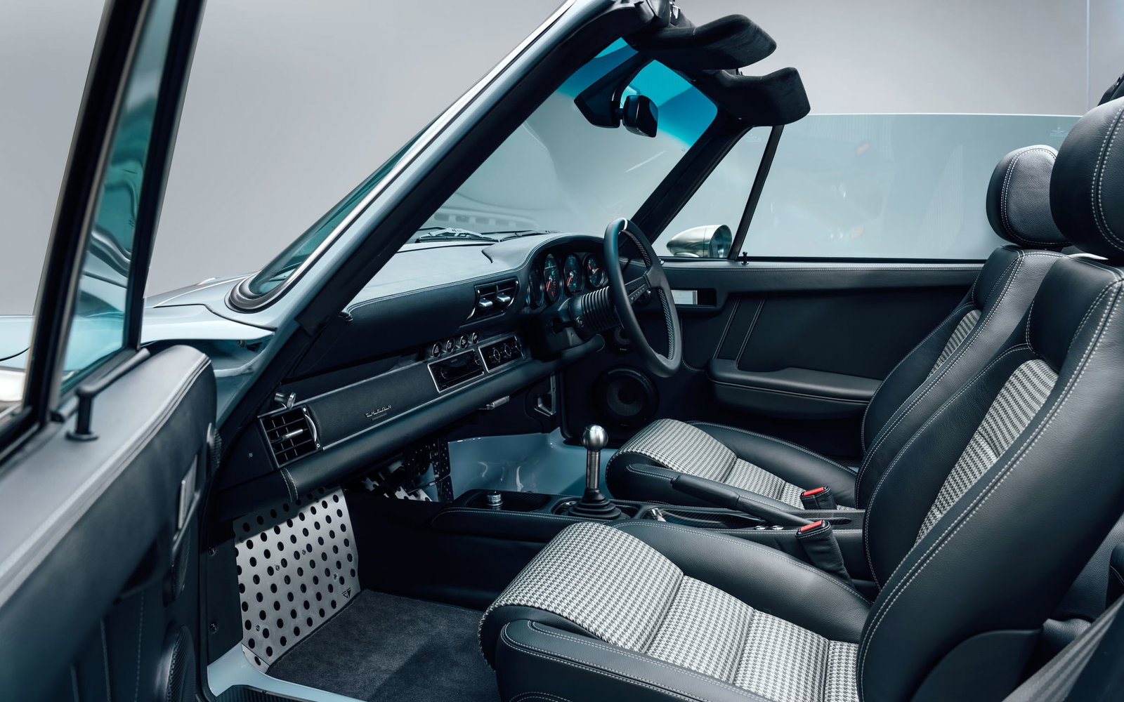 Porsche 964 Targa 'Theon GBR003' - interior